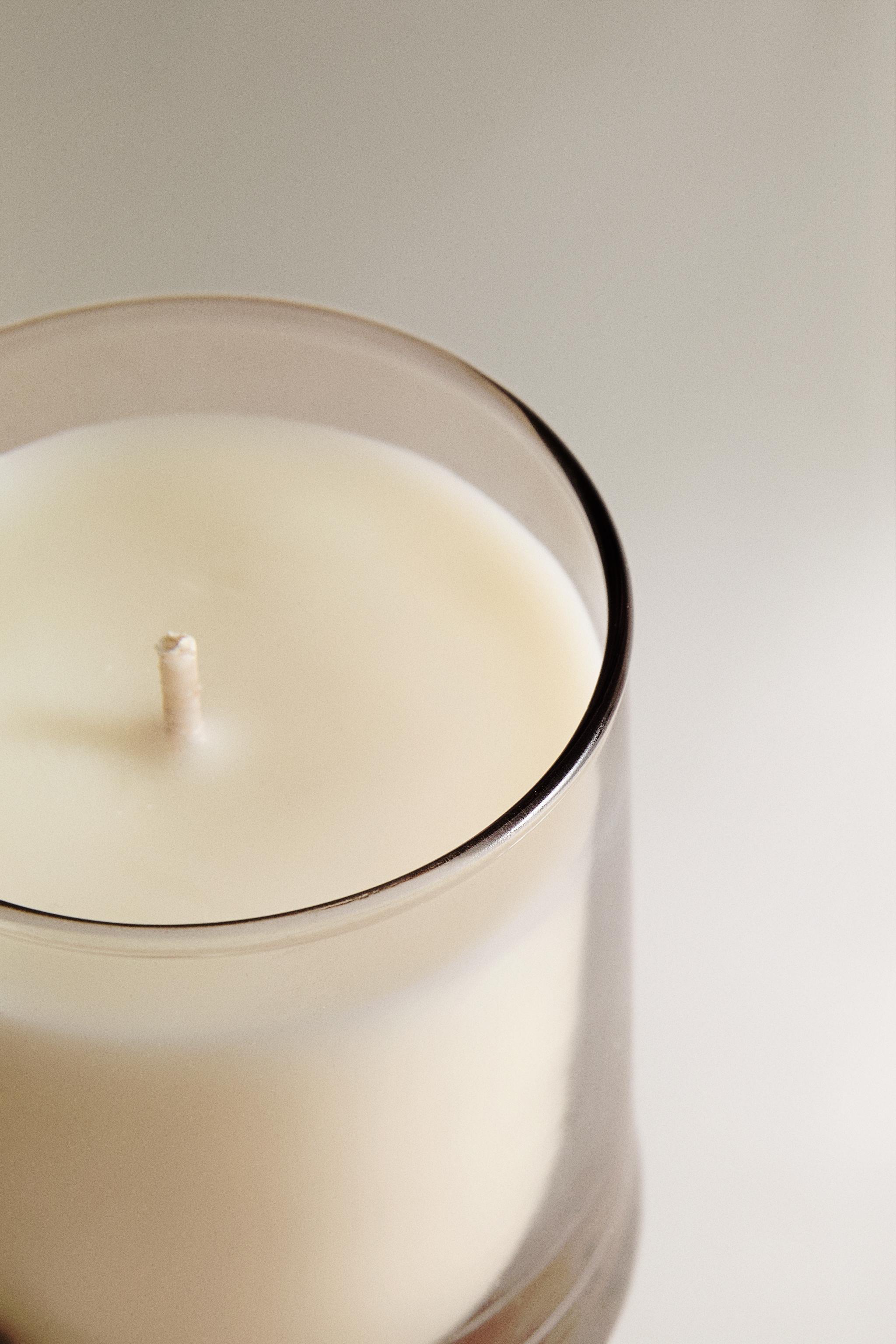 (180 G) FLEUR DE VÉTIVER SCENTED CANDLE